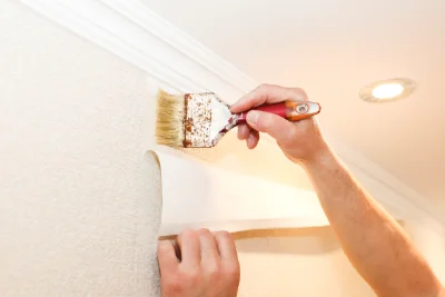 Pose de papier peint à Amagne — revêtements muraux et toiles de verre